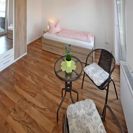 公寓 Lovely In Waren Mritz With Kitchen *